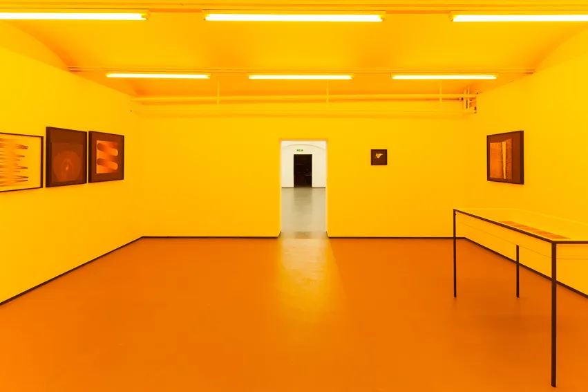 Yellow Darkroom / Ausstellungsansicht Fotogalerie Wien