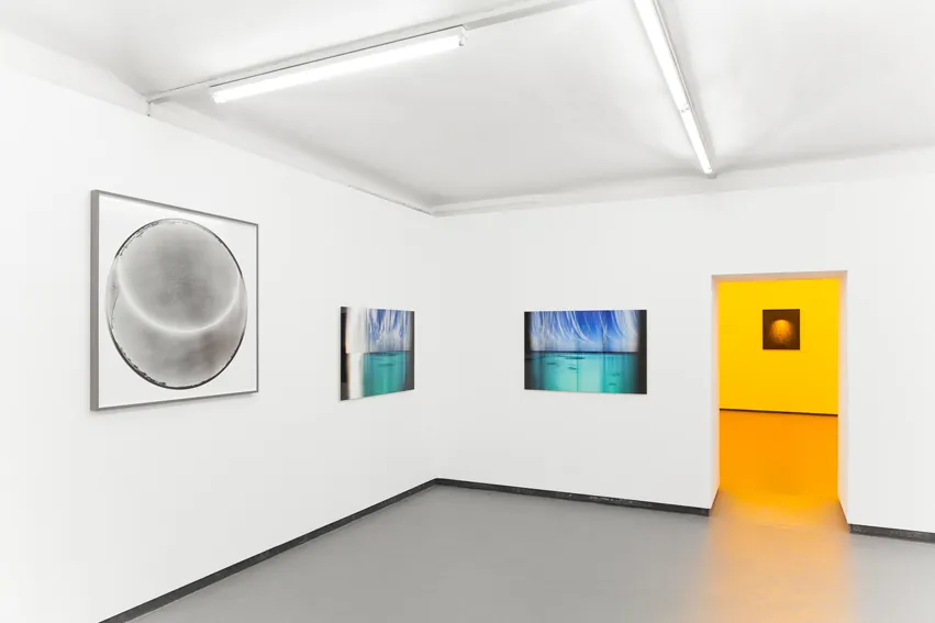 Yellow Darkroom / Ausstellungsansicht Fotogalerie Wien