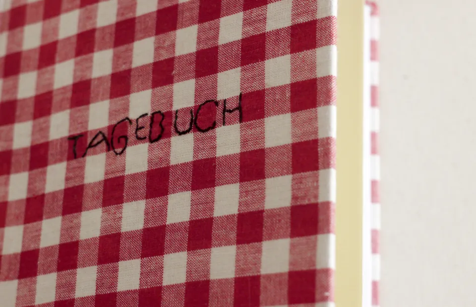 Buch mit Stoffeinband