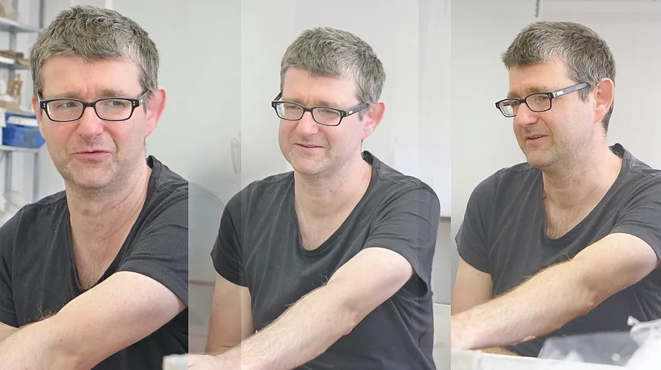 Jörg Jozwiak – Betonteddies, Erinnerungsmodelle und Bewerbungsmappen